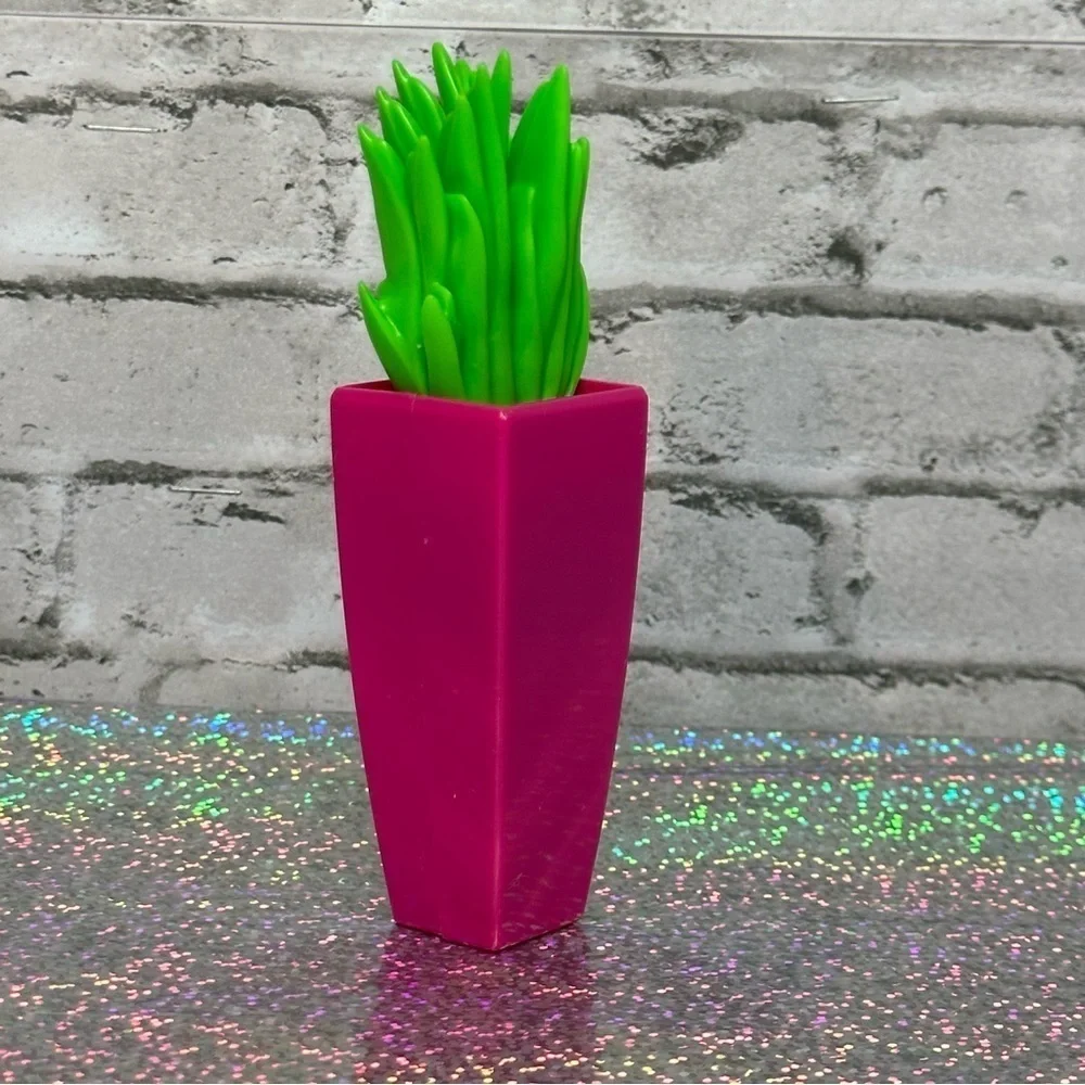 Barbie Close & Go 2018 Potted Plant 4.5